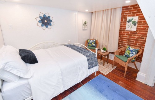 Civic Core House | Bright, Clean Loft in Downtown San Diego!