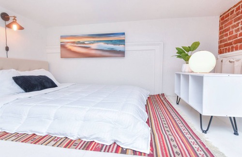 Civic Core House | Bright, Clean Loft in Downtown San Diego!