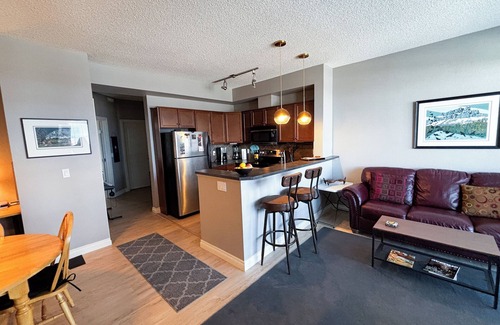 Northwest Calgary Condo | Bright, clean one bedroom condo with amazing views. Quick exit to the mountains!