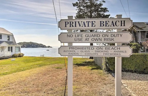 Niantic Cottage | ☀️Bright Coastal Cottage - Private Beach 🏖 600 ft