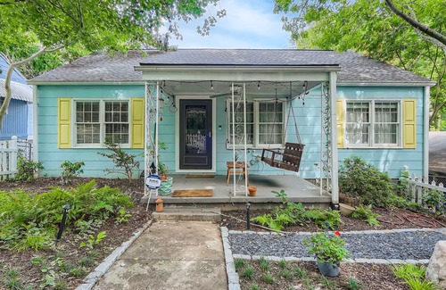 East Side House | Bright & Colorful 3 Bedroom in East Atlanta Village!