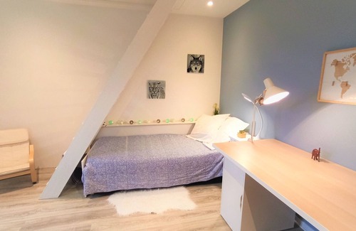Bonlez House | Bright, comfortable country villa with swimming pool, tennis court and cinema.