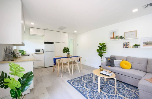 Victoria Park House | Bright Comfortable Apt in Victoria Park