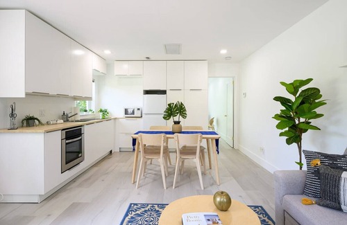 Victoria Park House | Bright Comfortable Apt in Victoria Park