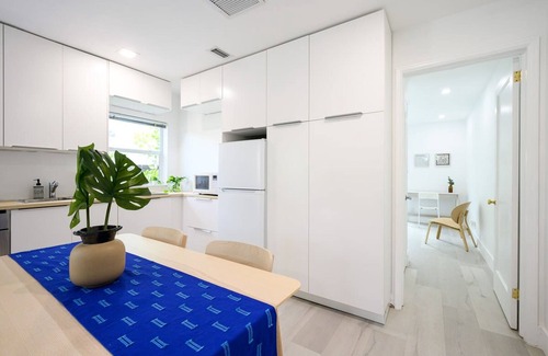 Victoria Park House | Bright Comfortable Apt in Victoria Park