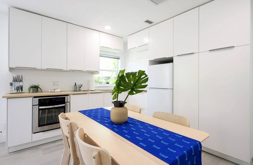 Victoria Park House | Bright Comfortable Apt in Victoria Park