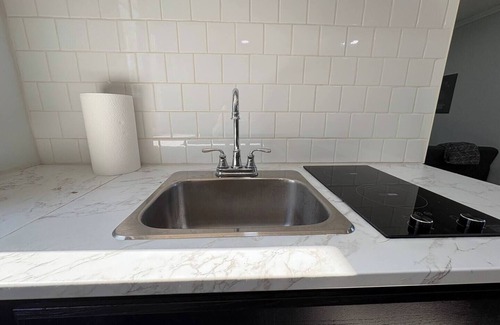 Turner Park Apartment | Bright & Comfortable Bungalow!