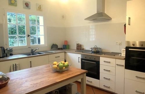 Limoux Villa | Bright comfortable Limoux Villa. Private Garden, Modern kitchen, Strong Wifi