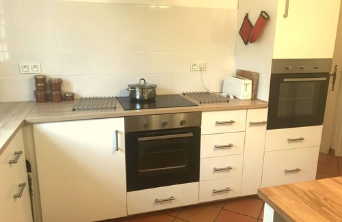 Limoux Villa | Bright comfortable Limoux Villa. Private Garden, Modern kitchen, Strong Wifi