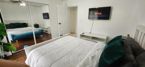 Tamarac House | Bright & Comfortable Private Room in a Family Home, Shared nice Bath