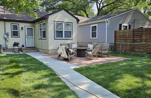 St. Louis Park House | Bright comfortable home in quiet neighborhood. Excellent Twin Cities location.