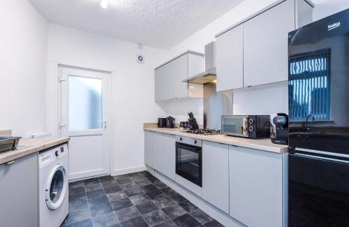 Belle Vue House | Bright & Comfy 4-Bedroom House 10 mins to City by Rest&Recharge