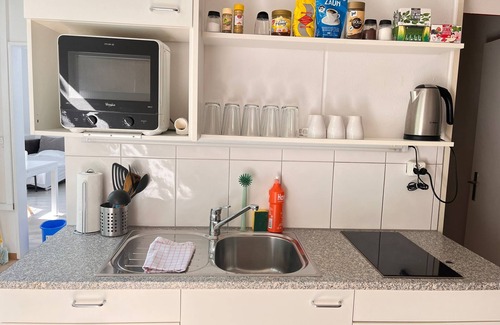 Uster District Apartment | Bright, comfy, industrial looking