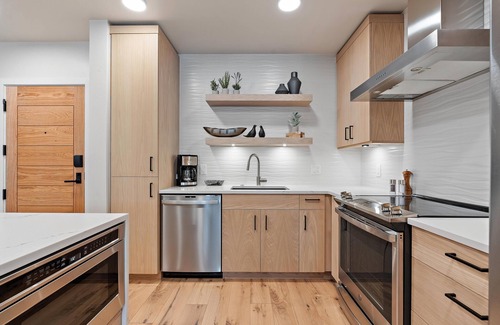Tamarack Resort Condo | Bright Condo| Fireplace and Private Balcony