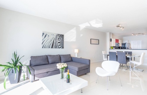 Sunny Isles Beach Condo | Bright condo with striking views of the waterway | WIFI + Parking