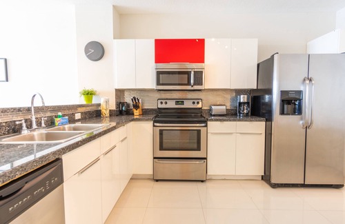 Sunny Isles Beach Condo | Bright condo with striking views of the waterway | WIFI + Parking
