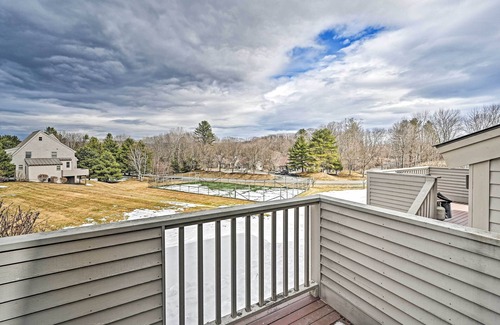 West Hartford Apartment | Bright Condo w/Community Perks: Near Ski Quechee!