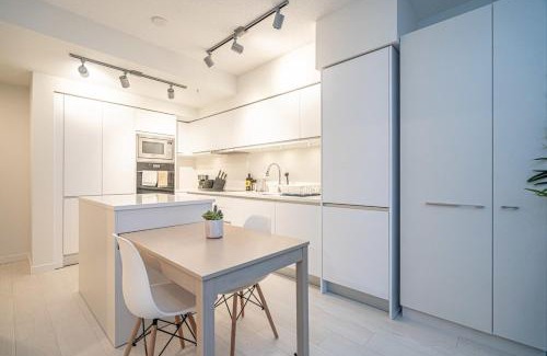 Mount Pleasant Apartment | Bright Condo with AC and Parking near Science World for 4 Guests