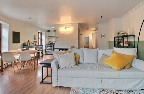 Old Quebec House | Bright condo with parking and view of Gare du Palais