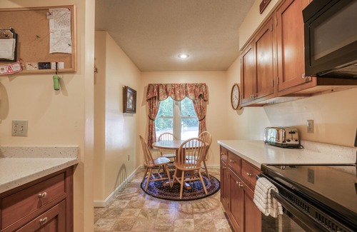 North Conway Condo | Bright condo with WiFi, fireplace, outdoor pool, & excellent location