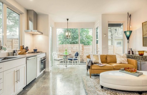 Galindo House | Bright Contemporary Guest House with Private Patio, Walk to S Congress, Downtown