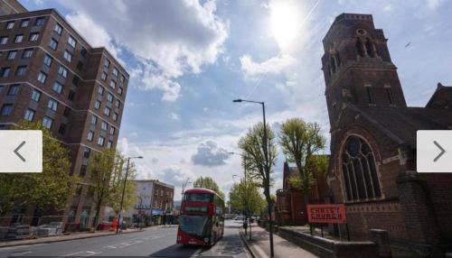 Livesey Apartment | Bright & Contemporary Peckham Stay