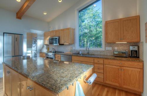 Eastsound House | Bright, Contemporary, Walk To Town & Beach