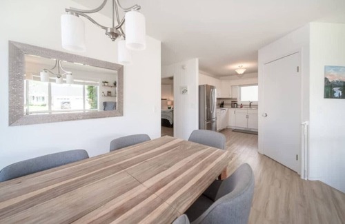 Steinbach House | Bright & Convenient b/w 2 Parks