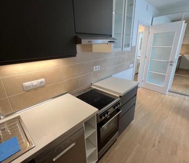 Kobylisy Apartment | Bright & Cosy 1-Bedroom Apartment with Balcony