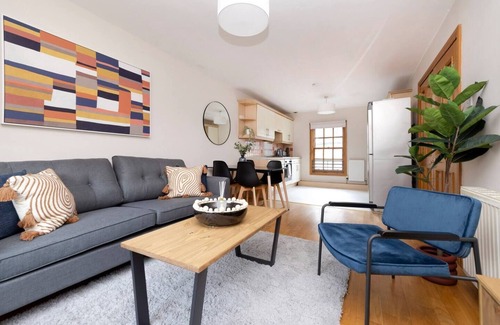 New Town Apartment | Bright&Cosy Flat near Scottish Gallery