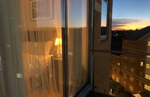 Waddon Apartment | Bright & Cosy Flat | Perfectly Located
