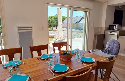 Peuton Cottage | Bright cottage with wifi, pets allowed, parking, near Château-Gontier