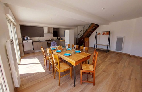 Peuton Cottage | Bright cottage with wifi, pets allowed, parking, near Château-Gontier