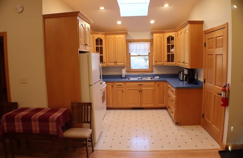 Refton Cottage | Bright country cottage - 15 minutes from the city!