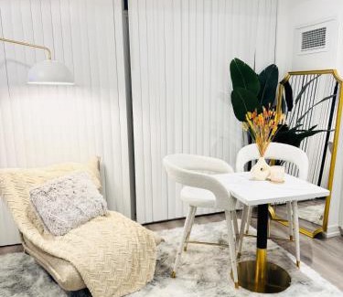 Vaughan Apartment | Bright & Cozy 1 Bedroom Retreat