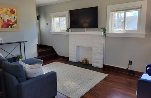 Dayton House | Bright+Cozy 2BR Close to everything!
