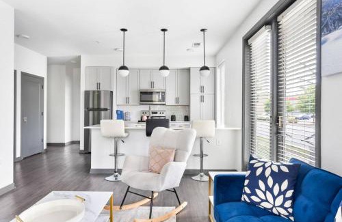 Indianapolis Apartment | Bright Cozy 2BR Retreat w-Parking