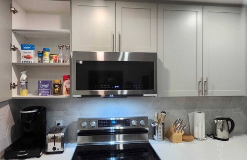 West Edmonton House | Bright & Cozy 2BR Suit Near WEM