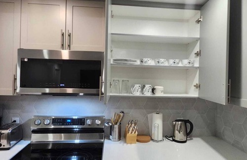West Edmonton House | Bright & Cozy 2BR Suit Near WEM