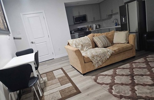 West Edmonton House | Bright & Cozy 2BR Suit Near WEM