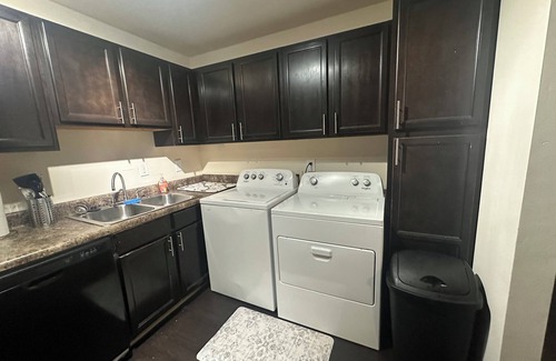 Stone Mountain Apartment | Bright & Cozy 2BR 2BA Apartment Near Stone Mountain Park Ideal Location!