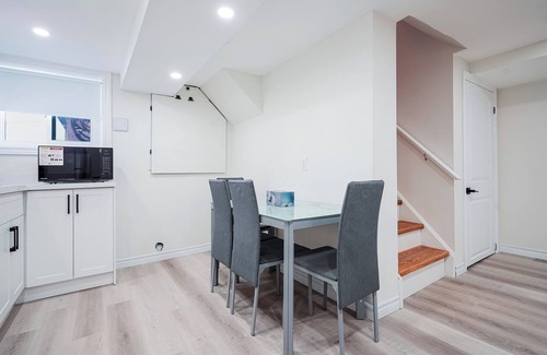 Whitby Apartment | Bright & Cozy 3-Bedroom Home in the GTA.