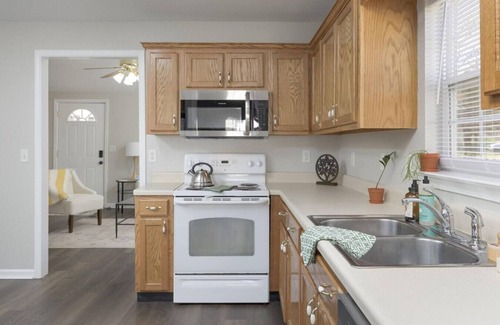 Rossville House | Bright & Cozy 3BR Home - Pets Welcome!