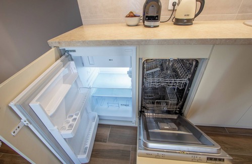 Goricani Apartment | Bright & Cozy Apartment in quiet area near Airport - Rezidencija Joksimovic