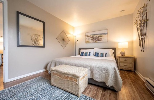 Brownsburg Apartment | Bright & Cozy Apt w Free Parking and King Bed