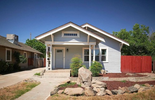 Tower District House | Bright & Cozy Best Tower District Location