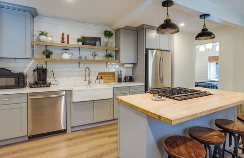 Big Bear City Cabin | Bright & Cozy Big Bear Cabin Rental ~ 5 Mi to Lake