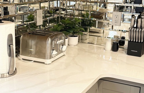 Shannon House | Bright, Cozy & Convenient – Minutes from UAB, Airport and Downtown Fun!