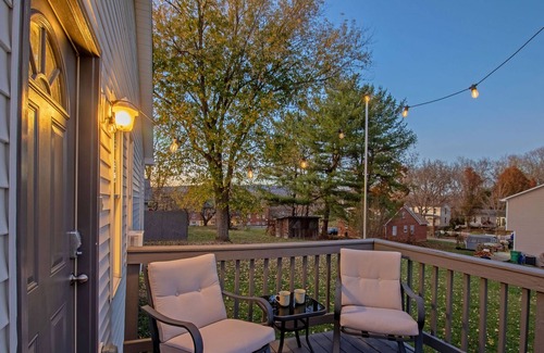 Broadway Condo | Bright, Cozy, Dog Friendly, Shenandoah area!