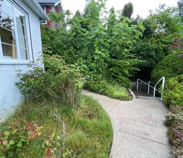 Dunbar House | Bright & Cozy Dunbar Home Close to UBC